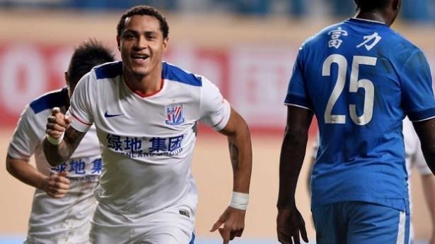 <p>Paulo Henrique - Shanghai Shenhua - 21 maç - 13 gol - 2 asist</p>