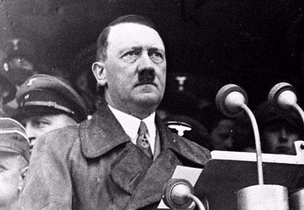 <p><strong>Adolf Hitler</strong><br />
Hükümdarlık Süresi:1933-1945<br />
<br />
Almanya'da iktidar olan Alman ırkından olmayan insanları zorla işkencelerle ölene dek çalıştırıyordu. 'Üstün ırk' yaratma planı dahilinde Hitler bu sebeple tam 11 milyon insanı katletti.</p>
