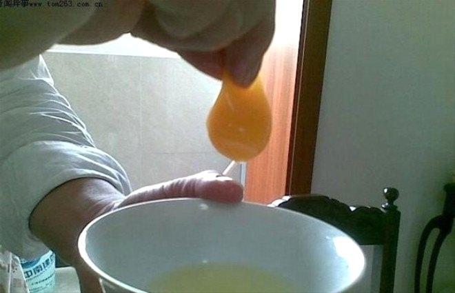 <p>Birçok ülke halkı bilinçlendirmek için sahte ve gerçek yumurtanın farkını anlatan yayınlar yapmaya başlamış bile.</p>