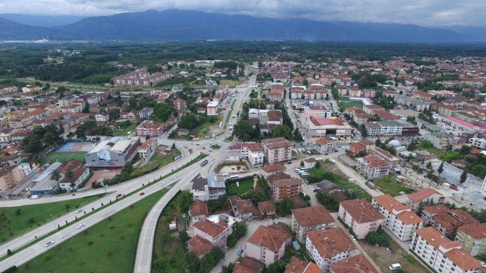 <p>İl: Düzce<br />
İlçe: Merkez<br />
Mahalle: Koçyazı<br />
Nüfusu: 9717</p>
