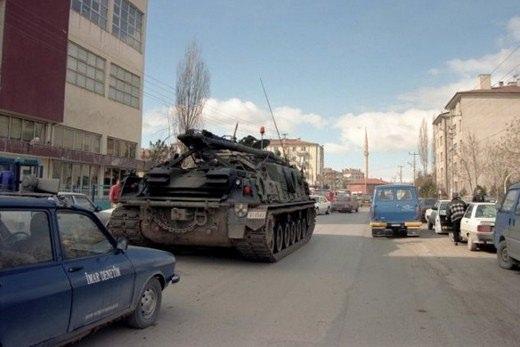 <p>Meslek liselerinin ortaokul kısımları kapandı. Bazı öğrencilerin üniversitelere girişi, katsayı uygulaması ile engellendi.</p>
<p> </p>