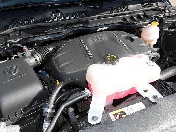 <p>3.0 lt Turbodiesel DOCH V8</p>
