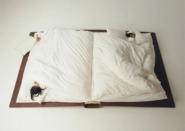 <p>Kitap şeklinde yatak</p>
