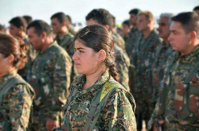 <p><strong>YPG PYD'NİN SİLAHLI ASKERİ KOLU</strong><br />
YPG, PYD'nin askeri koludur. Halk Koruma Birlikleri'dir. YPJ ise YPG'nin kadın koludur.</p>
