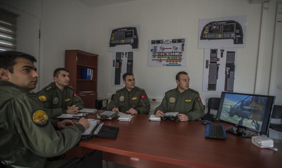 <p>TUSAŞ-Türk Havacılık ve Uzay Sanayii AŞ tarafından yapılan tanıtım gösterilerinde halk arasında "takla" diye nitelendirilen 360 derece manevra gücüyle hafızalara kazınan ATAK helikopterleri, sahip olduğu üstün özelliklerle de dikkati çekiyor.</p>

<p> </p>
