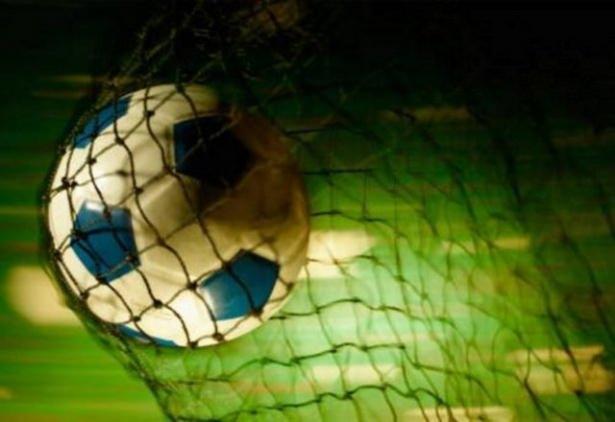 <p>Zimbabve'de ordu takımı olan Cone Textiles'in golcü futbolcusu Elisha Banda, sivil bir takıma transfer olduktan sonra eski takım arkadaşları tarafından kaçırıldı.</p>