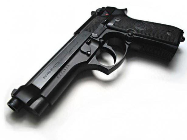 <p><strong>1526 — Beretta</strong><br />
Türkiye'de de tanınan silah üreticisi İtalya'nın Gardone kentinde kuruldu ve halen aynı aile tarafından yönetiliyor. Dünyanın en eski özel silah üreticisi.</p>