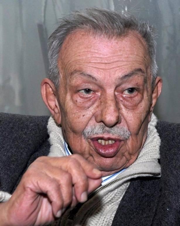 <p>Gazeteci-yazar Çetin Altan, 22 Ekim 2015'de tedavi gördüğü hastanede 88 yaşında vefat etti.</p>
<p> </p>