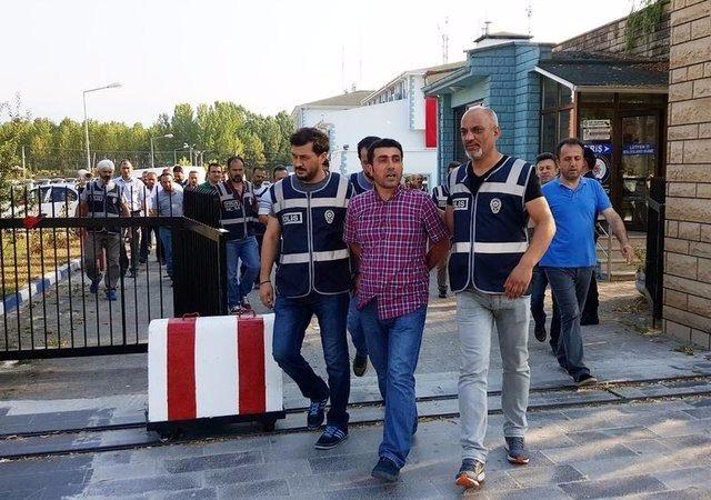 <p><strong>ERGENEKON</strong></p>

<p>OSMAN ŞANAL(Fotoğrafta) (Tutuklandı): Erzurum Savcısı’yken CHP Milletvekili İlhan Cihaner’i Erzincan Başsavcısı olduğu dönemde gözaltına aldırmıştı. </p>

<p>MEHMET ALİ PEKGÜZEL (Açığa alındı): Duruşma savcısı. Mütalaayı hazırladı.</p>

