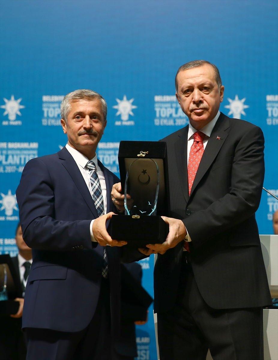 <p>Gaziantep'in Şahinbey Belediye Başkanı Mehmet Tahmazoğlu ödül aldı.</p>
