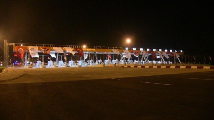 <p>Urgun, tarihi bir ana tanıklık ettiklerini vurgulayarak "Gebze'den Yalova'ya çay içmek için geçtik. Çayımızı içip sonra geri döneceğiz. 3 saatte gidip döneceğimiz yolu 12 dakikada katedeceğiz." ifadesini kullandı.</p>