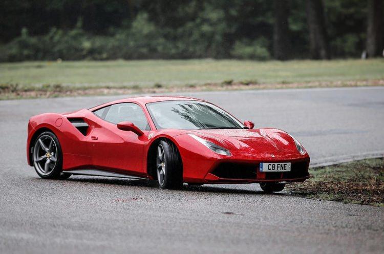 <p>Bu motor Ferrari 488 GTB ve Spider modellerinde kullanılıyor.</p>