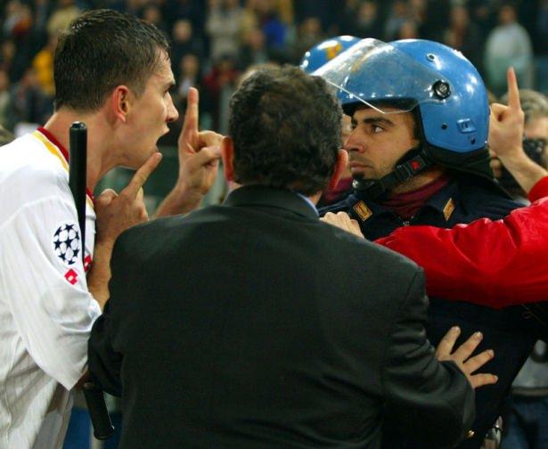 <p>Olaylı Roma - Galatasaray maçından... Emre Aşık</p>
