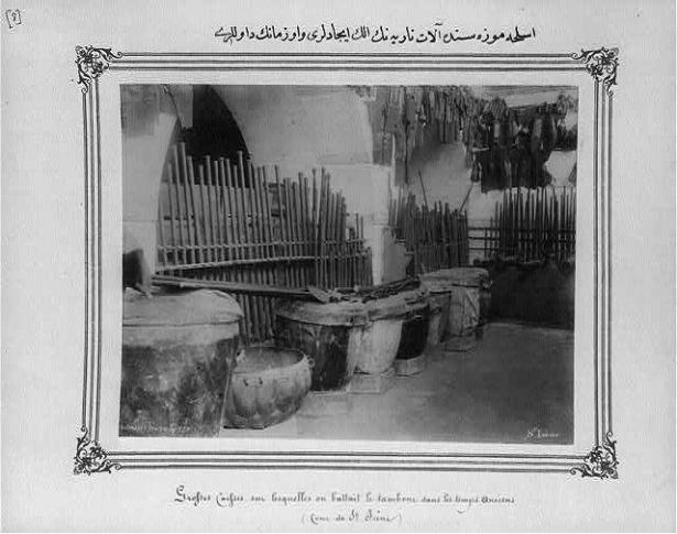 <p>Ateşli silahlar ve davulların olduğu bir bölüm</p>

<p> </p>
