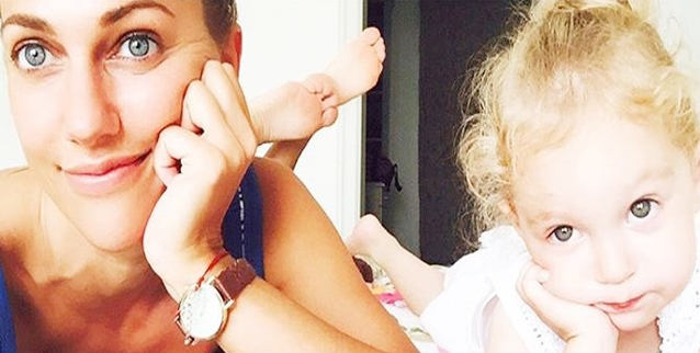 <p><strong>MERYEM UZERLİ VE CAN ATEŞ'İN KIZI LARA</strong></p>

<p>Tıpkı annesi gibi boncuk gözlere sahip olan Lara, annesine çok benziyor.</p>
