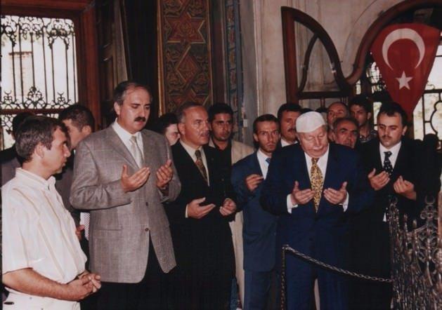 <p>1973 seçimlerinden sonra Bülent Ecevit'in liderliğindeki CHP ile MSP hükümet ortağı oldu ve Erbakan bu hükümette devlet bakanı ve başbakan yardımcısı olarak görev yaptı. Bu dönemde Kıbrıs Harekâtı'nın yapılmasını savunan Erbakan'ın harekât sonrası adanın tamamının alınması konusunda ısrarcı olması sonucu Erbakan ile Bülent Ecevit arasında görüş ayrılığı yaşandı ve 17 Kasım 1974'te CHP-MSP koalisyon hükümeti dağıldı.</p>

<p> </p>
