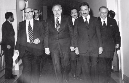 <p>CHP-MSP koalisyonunun bozulmasından sonra kurulan dörtlü koalisyonda yine Başbakan yardımcılığı ve Ekonomik Kurul Başkanlığı görevlerinde bulunan Erbakan, aynı görevini 5 Haziran 1977 seçimlerinden sonra kurulan üçlü koalisyonda da devam ettirdi.</p>

<p> </p>
