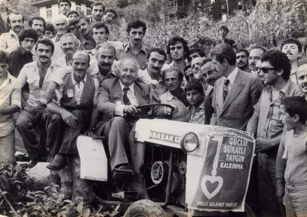 <p>Erbakan siyasi hayatındaki en büyük seçim başarısını Refah Partisi başkanı olarak girdiği 1995 seçimlerinde gösterdi. Bu seçimlerde 21.37 oy alan Refah Partisi 158 milletvekili ile birinci parti oldu.</p>
<p> </p>