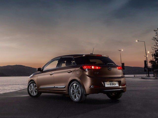 <p><strong>HYUNDAI İ20</strong></p>
<p>i20 1.2 MPI JUMP (BENZİNLİ) 58 bin 800 TL</p>
<p>i20 1.2 MPI STYLE (BENZİNLİ) 64 bin 300 TL</p>