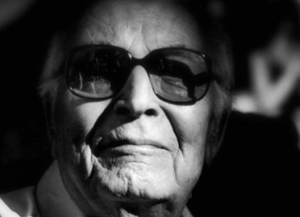 <p>T&uuml;rkiye'nin en &ouml;nemli edibiyat&ccedil;ılarından Yaşar Kemal 15 Ocak'tan bu yana İstanbul'da kaldırıldığı hastanede tedavi altındaydı.</p>
