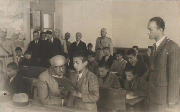 <p>2. Cumhurbaşkanı İsmet İnönü, Trabzon Ticaret Lisesi'nde….</p>

<p> </p>
