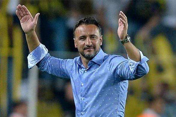 <p>"BEN VARKEN KAZANIYORDUK"'<br />
<br />
Vitor Pereira, yeni teknik direktör Dick Advocaat dönemini de eleştirdi. Portekizli çalıştırıcı, "Yönetimin takım üzerinde büyük bir baskısı var. Yine de biz maçlarımızı kazanıyorduk. Kaybedilen karşılaşmalardan sonra futbolcularım soyunma odasından bile çıkmak istemiyordu. Yönetimin baskısı çoktu" dedi.</p>
