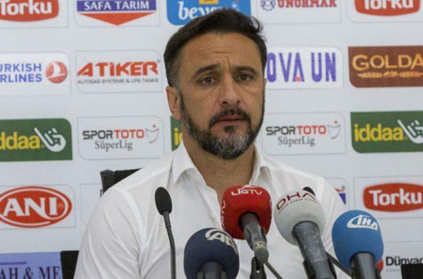 <p>Şampiyonluk yarışında avantaj elde ettiği haftanın devamında bu avantajı elinin tersiyle iten Fenerbahçe herkesi şaşırtmış, camiayı ise çileden çıkarmıştı.</p>
