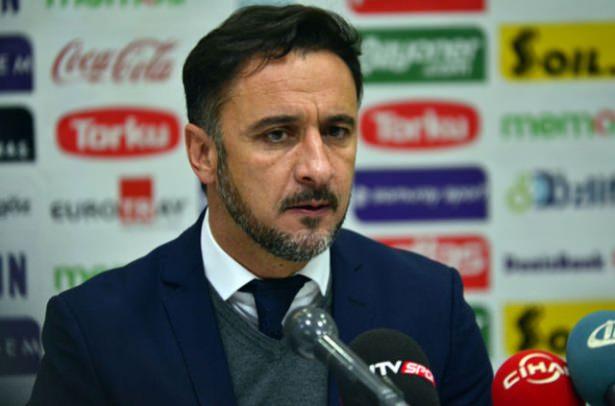 <p>Portekizli teknik adam bir diğer Avrupa macerasını da 2014/2015 sezonunda Olympiakos ile yarım sezon yaşadı.</p>
<p> </p>