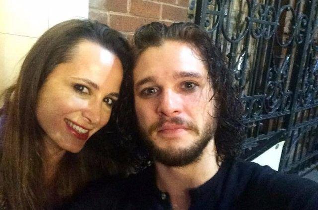 <p>35 yaşında olan İzmirli güzel oyuncu Game Of Thrones hayranı.</p>

<p> </p>
