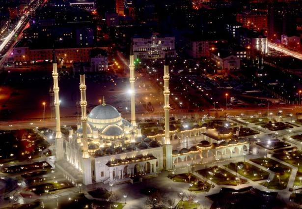 <p>Ahmad Hacı Kadirov Camii</p>

<p> </p>
