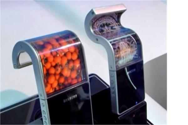 <p><strong>Samsung bükülebilir saat</strong><br />
Samsung yeni bükülebilir esnek saatler üzerinde çalışmalar yaptığını açıkladı. 2015 sonunda bükülebilir saatlerin piyasaya çıkması bekleniyor.</p>
