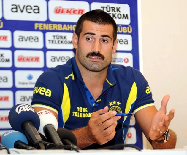 <p>Fenerbahçe Futbol Takımı kaptanlarından Volkan Demirel ise Selçuk Yula'nın vefatı nedeniyle büyük bir acı yaşadıklarını belirterek, "Fazla söylenecek bir şey yok, başımız sağ olsun demekten ve ailesine başsağılığı dilemekten başka bir şey gelmiyor elimden. Acımız çok büyük. En son kendisiyle Salzburg deplasmanında bir aradaydık. Ailesine sabırlar diliyorum tüm futbolcuların ağabeyiydi. Bizle dost gibi konuşabilen bir ağabeyimizdi" değerlendirmesinde bulundu.<br /><br /><strong>VOLKEN DEMİREL-FENERBAHÇE KALECİSİ</strong></p>