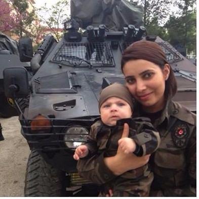 <p><strong>Özel Harekat polisi Demet Sezen.</strong></p>
