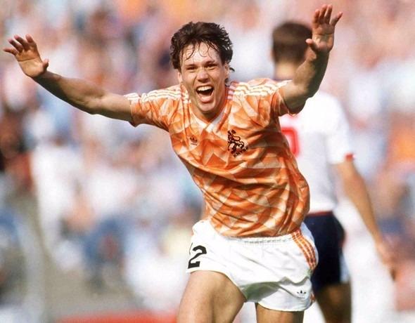 <p>Forvet / Marco Van Basten (Marco) / Hollanda</p>
