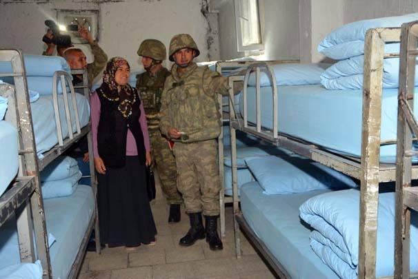 <p> Çok mutlu oldum. Buna vesile olan komutanlarıma çok teşekkür ederim. Hudutta askerlik yapmak herkese nasip olmaz. Bu nedenle kendimizi çok şanslı ve gururlu hissediyoruz. Ben ve arkadaşlarım gece gündüz, 24 saat görevimizin başındayız. Tüm vatandaşlarımız rahat uyusunlar" dedi.</p>