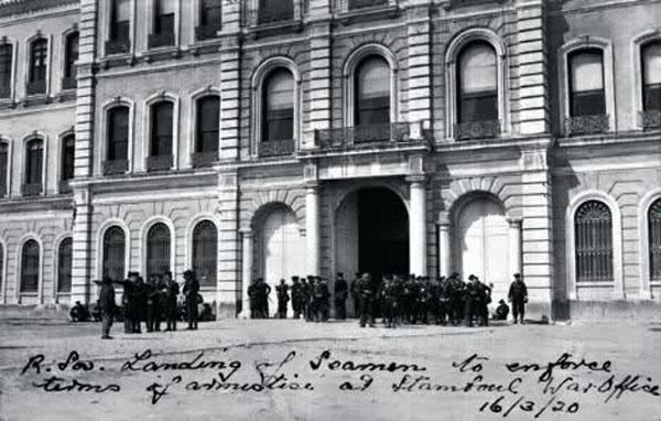 <p>16 Mart 1920 sabahı, İngiliz askerleri tarafından Osmanlı devleti’nin ‘Harbiye nezareti’ (savaşları yönettiği karargah merkezi) işgal ediliyor.</p>

<p> </p>
