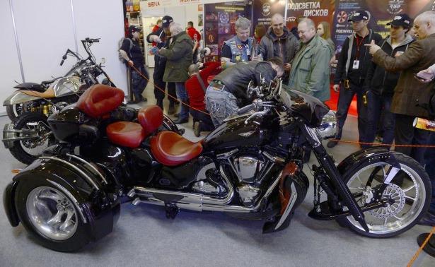 <p>Rusya'nın başkenti Moskova'da Crocus City Hall 'da Uluslararası ''Moto Park 2015" fuarı açıldı. Rusya'daki motosiklet tutkularını buluşturan fuarda, firmaların yeni model ürünlerinin yanı sıra modifiye motosikletler yer aldı.</p>

<p> </p>
