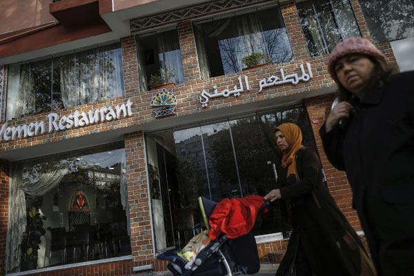 <p>Bunlardan biri tabelalarda Latin alfabesiyle Türkçe kullanımı. Uygulamanın hedeflerinden biri de, bölgede yine sıkça rastlanan Kiril alfabesiyle yazılmış Rusça tabelalar.</p>
<p> </p>