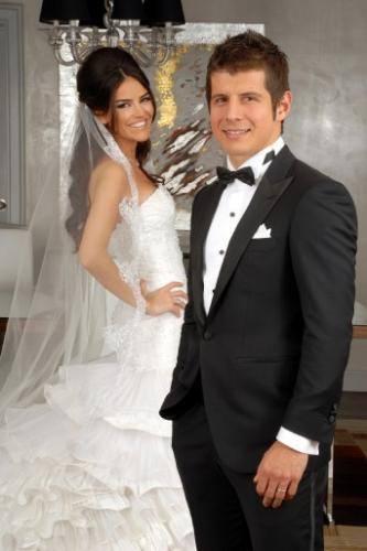 <p>Emre Belözoğlu ve Tuğbe Gürevin</p>