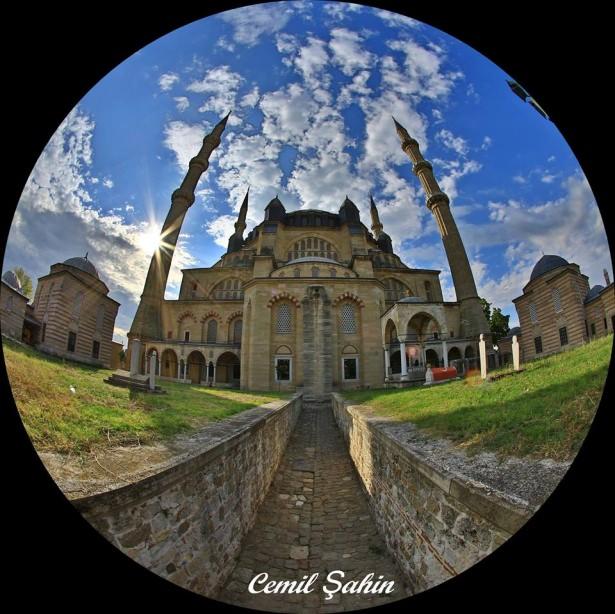 <p><span style="color:#FFD700"><strong>Selimiye Camii</strong></span></p>
