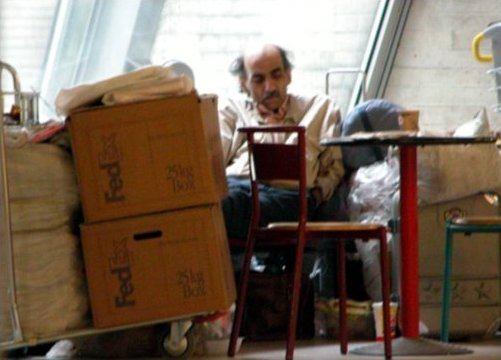<p>1995 yılında Belçika yetkilileri Nasseri’nin izin alabilmesi için kanunu değiştirdi. Yalnızca bir sosyal hizmet uzmanının gözetiminde yaşamak şartıyla Belçika’ya geri dönebilirdi.<br />
</p>