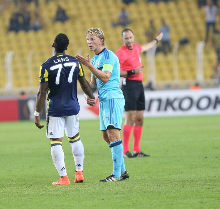 <p>Fenerbahçe yıllardır sağ açık bölgesine birçok transfer yaparken, Lens'in performansına yakalaşan çok az oyuncu oldu. İşte Sarı Lacivertliler'in son senelerde sağ kanatta denediği oyuncular...</p>