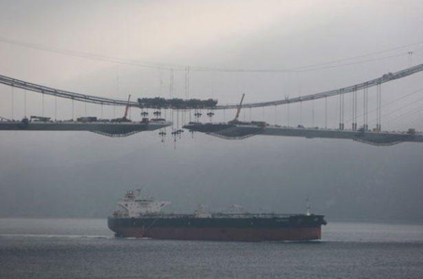 <p>Deniz üzerindeki uzunluğu 1408 metre toplam uzunluğu ise 2 bin 164 metre olan Yavuz Sultan Selim Köprüsü’nün toplam maliyeti ise 4,5 milyar lira.</p>
