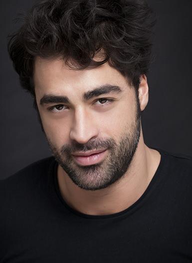 <p><strong>Sarp Levendoğlu</strong></p>
<p>Saint Benoit Fransız Lisesi'nden mezun olarak Bilgi Üniversitesi Görsel İletişim Tasarımı Bölümü'ne girmiş. Daha sonra Kültür Üniversitesi Oyunculuk Bölümü'nden mezun olmuş.</p>