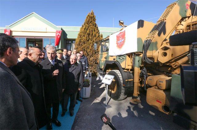 <p>Türkiye'de hem kendi ihtiyaçlarımızı yerli ve milli imkanlarla karşılarken aynı zamanda bu teknolojileri geliştiren, dost ve kardeş ülkelere bunları satan bir ülke konumuna hamd olsun geldik. Bugün burada Kasırga bunun güzel bir örneği." bilgisini paylaştı.</p>

<p> </p>

<ul>
</ul>

<ul>
</ul>
