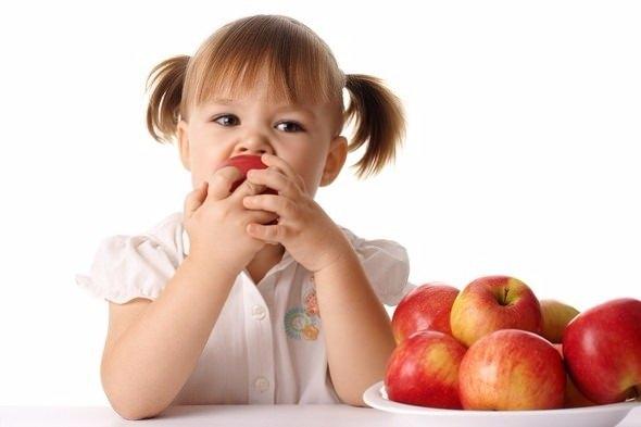 <p>Elma yediğimizde sanki hiçbir şey yememiş gibi hissederiz. Hatta açlığımızı bastırmak için yediysek hemen ardından daha fazla acıkıyoruz. Çünkü elmanın yüzde 85’i sudan, yüzde 12’si karbonhidrattan ibaret. Bu nedenle yediğimizde tokluk hissi yaratmaz.</p>

<p> </p>
