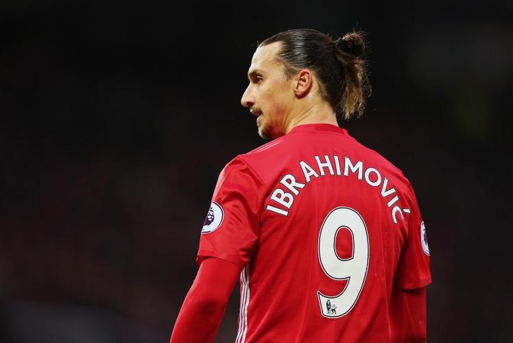 <p>Alman temsilcisi, Twitter’dan ilk kez bir oyuncuya teklif götürmedi. Hertha Berlin, Manchester United’tan ayrılan İsveçli golcü Zlatan Ibrahimovic’e de Twitter’dan mesaj atmıştı.</p>