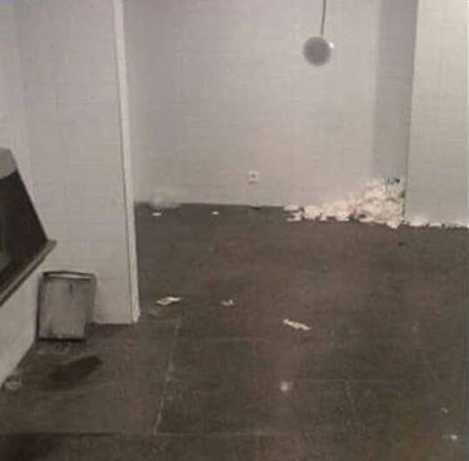 <p>Maç esnasında ve sonunda Sarı-Kırmızılı taraftarların stadyum koltuklarını söktükleri ve kırdıkları fotoğraflara yansıdı.</p>