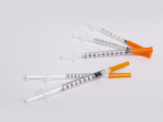 <p>- Günde 4 kez insülin alımında, iğne her gün değiştirilmelidir. </p>
<p>- Gebelik döneminde insülin kullanımına ekstra önem verilmelidir. </p>