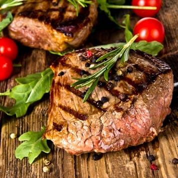 <p>Kırmızı et ve işlenmiş etlerden kaçınılarak, bunun yerine meyve, sebze, tahıllar ve baklagil gibi besin değeri açısından yüksek olan ürünler tüketilmeli.</p>
